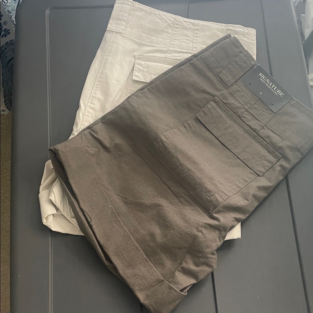 Ann Taylor Women's Cargo Shorts - Olive and Cream size 8